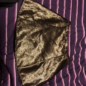 One clothing Back and gold skirt. Great condition